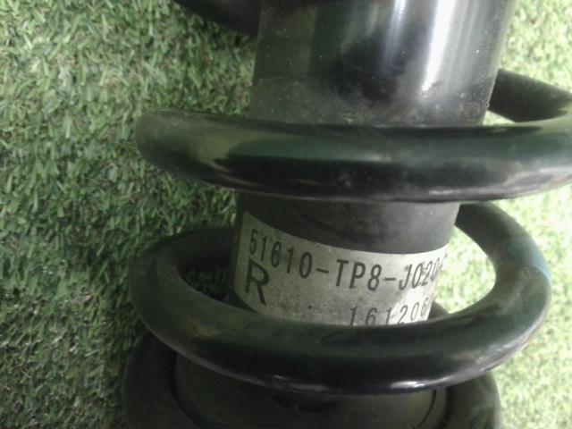 【中古】中古部品 アクティ HA8 右フロントストラット 【3310540000-000021778950110】