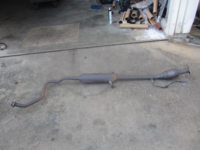 【中古】中古部品 プリウス NHW20 触媒 【3310190100-000233001522400】