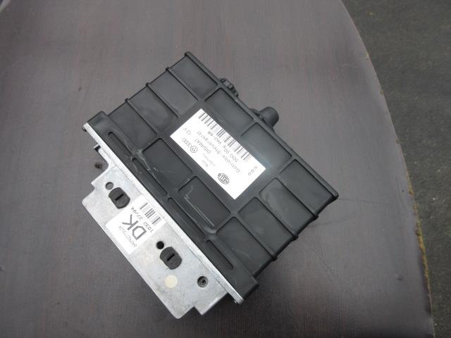 【中古】中古部品 アウディ 80 8CABK エンジンコンピューター 【3310190100-001163674263100】