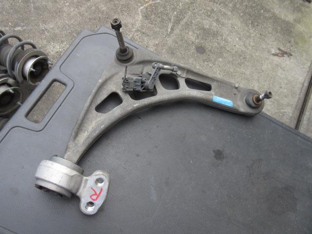 【中古】中古部品 BMW 3シリーズ AV22 右フロントロアアーム 【3310190100-001204475451720】