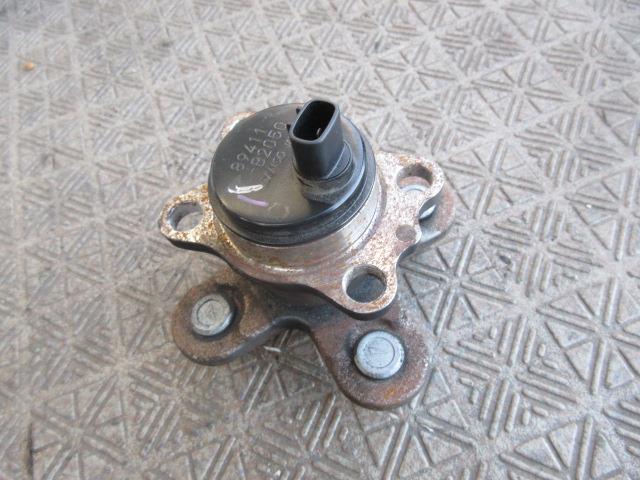 乐天商城 - 【中古】中古部品 ムーヴ LA100S リアハブ 【3310190100-001418687644470】