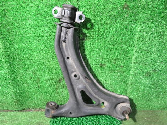 【中古】中古部品 アクティ HA9 左フロントロアアーム 【3330900100-000023012351740】