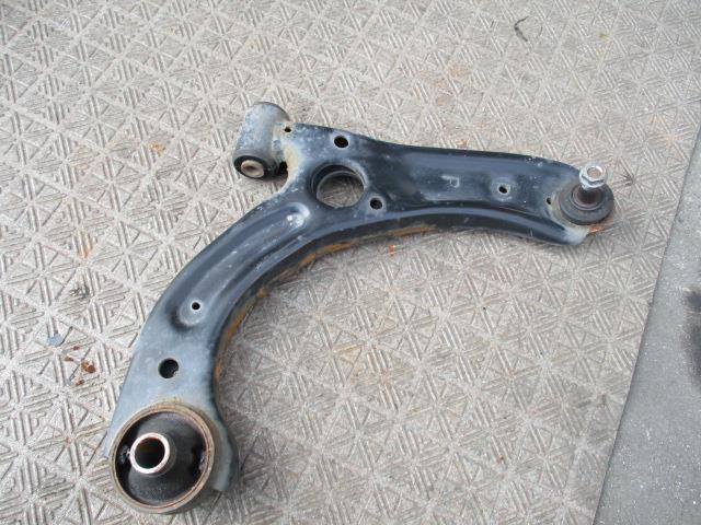 【中古】中古部品 ムーヴ LA100S 右フロントロアアーム 【3310190100-001435290351720】