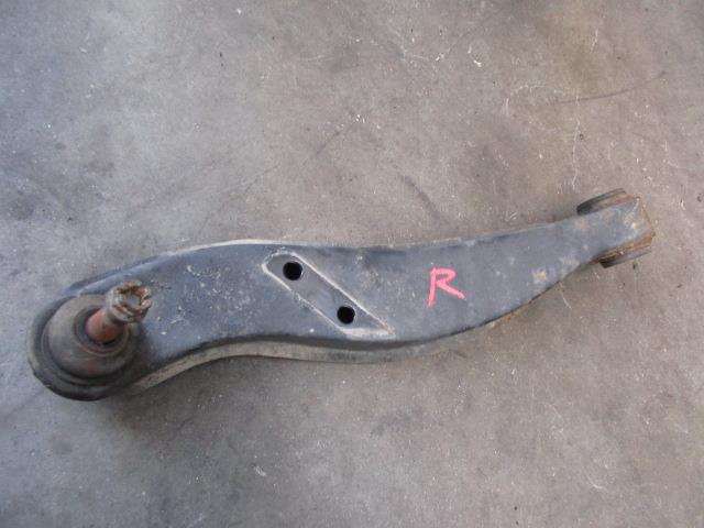 【中古】中古部品 ハイゼット S100P 右フロントロアアーム 【3310190100-001281481951720】
