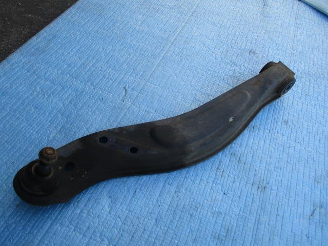 【中古】中古部品 ハイゼット S200P 右フロントロアアーム 【3310190100-001490438751720】