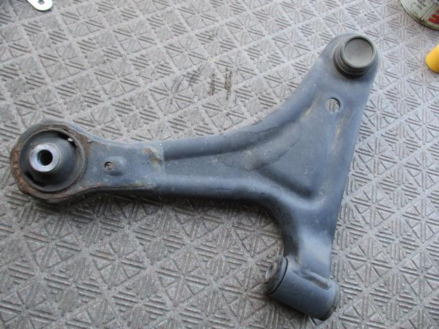 【中古】中古部品 ハイゼット S200V 左フロントロアアーム 【3310190100-001444205551740】