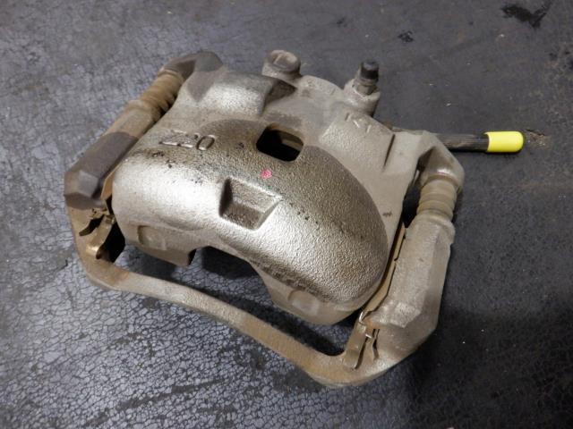 【中古】中古部品 マーチ K13 左フロントキャリパー 【3340140100-000023245344360】