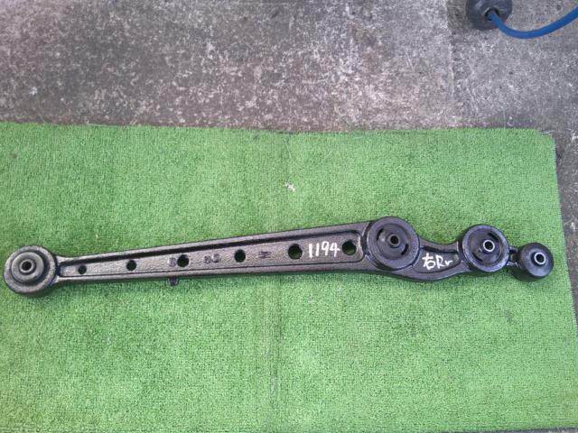 【中古】中古部品 ハイゼットアトレ S230G 右リアロアアーム 【3330190100-000002119451820】