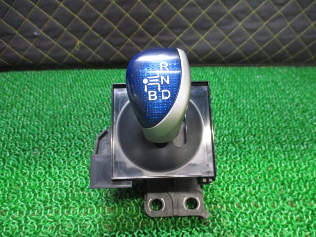 【中古】中古部品 プリウス ZVW30 シフトレバー 【3330660100-000023304537850】
