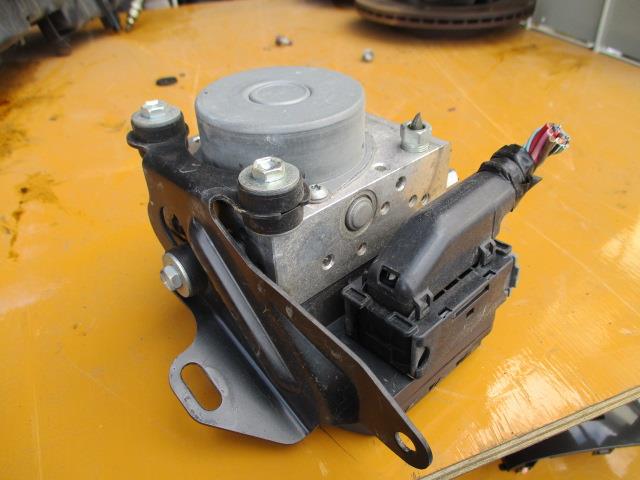【中古】中古部品 ムーヴ LA100S ABSアクチュエーター 【3310190100-001644910842500】