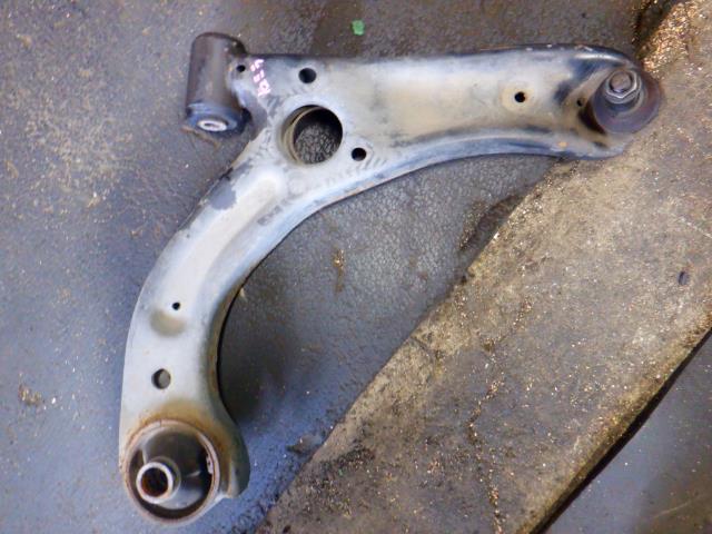 【中古】中古部品 ミラ L275S 右フロントロアアーム 【3340140100-000023324951720】