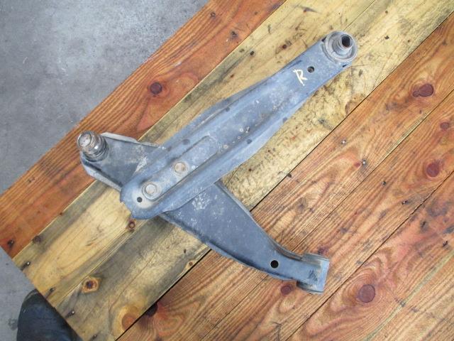 【中古】中古部品 サンバー TT2 右フロントロアアーム 【3310190100-001473278051720】