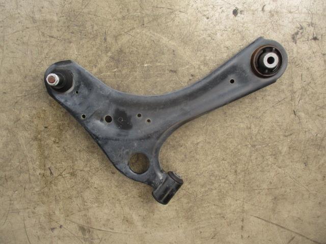 【中古】中古部品 ハイゼット S510P 右フロントロアアーム 【3310190100-000223035551720】