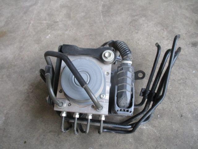 【中古】中古部品 サンバー S321B ABSアクチュエーター 【3310190100-001687136542500】