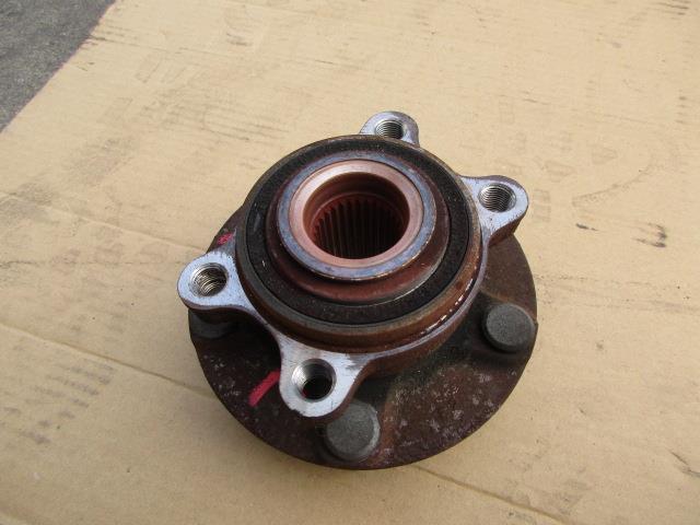 【中古】中古部品 セレナ CC25 フロントハブ 【3310190100-001305929344370】