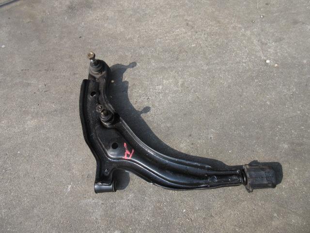 【中古】中古部品 キューブ AZ10 右フロントロアアーム 【3310190100-001193983551720】