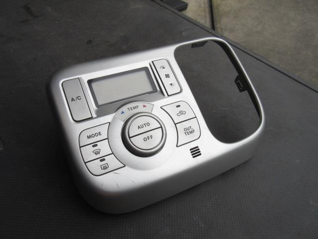 【中古】中古部品 モコ MG22S A/Cスイッチパネル 【3310190100-001208289660900】