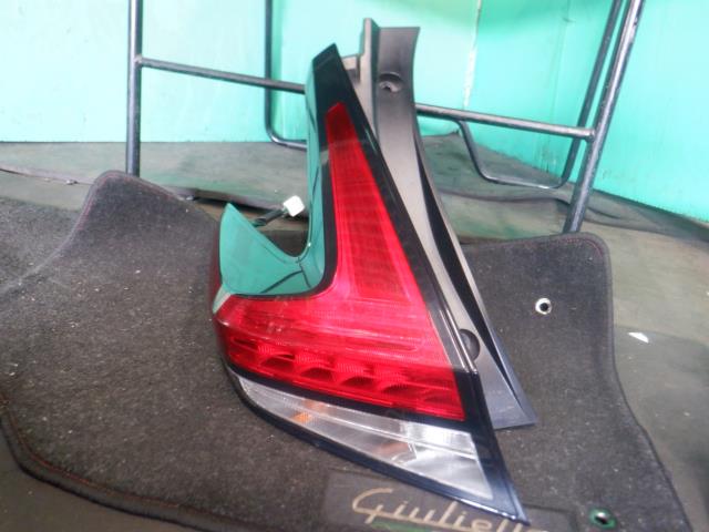 【中古】中古部品 リーフ ZE1 左テールランプ 【3340140100-000023351115600】