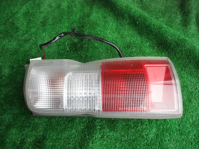 【中古】中古部品 キャラバン VWE25 右テールランプ 【3310190100-001575860615500】