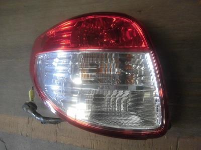 【中古】中古部品 SX4 YA11S 左テールランプ 【3340180100-230422000115600】
