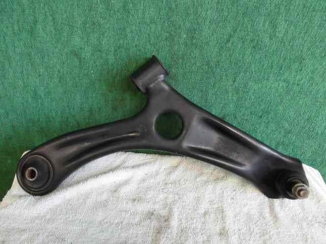 【中古】中古部品 ワゴンR MH23S 右フロントロアアーム 【3310420000-000002172351720】