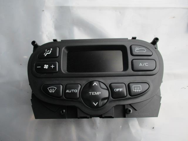 【中古】中古部品 プジョー 206 T16RG A/Cスイッチパネル 【3310190100-001475682460900】