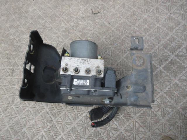 メーカー プジョー 車名 プジョー 307 型式類別 グレード 2000 SW 認定型式 GH-3EHRFN 車両タイプ 年式 H15/7 シフト 駆動 通称型式 エンジン型式 RFN ミッション型式 アクスル型式 車体色 グリーン 車体色No トリム色No 走行距離(Km) メーカー純正品番 9648265480 部品メーカー品番 保証 1ヶ月/1000km 付加情報 黒ケース開封歴あり　9648265480　0265231302　 商品情報 ※純正番号およびモデル番号は参考としてください。※リビルト部品を購入される際のお願い【再生部品】と表示されているものをリビルト部品と呼んでいます。リビルト部品の場合には、交換時に取り外した部品をご返却していただく場合があります。詳しくはこちら※大物商品(ドア・ボンネット・バンパー等)は個人宅への配送ができない場合がございます。その場合、最寄りの配送業者支店止め等の対応となりますので、あらかじめご了承ください。 ページ上部へ【中古】中古部品 プジョー 307 3EHRFN ABSアクチュエーター 【3310190100-001424233642500】