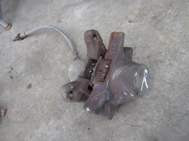 【中古】中古部品 アルテッツァ SXE10 右リアキャリパー 【3310190100-001203791744430】