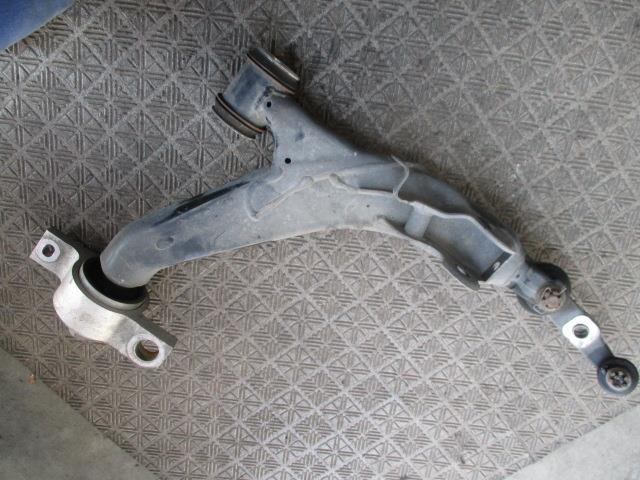 【中古】中古部品 クラウン GRS200 右フロントロアアーム 【3310190100-001449519751720】