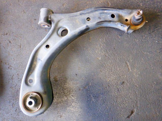 【中古】中古部品 N−WGN JH1 右フロントロアアーム 【3340140100-000023308951720】