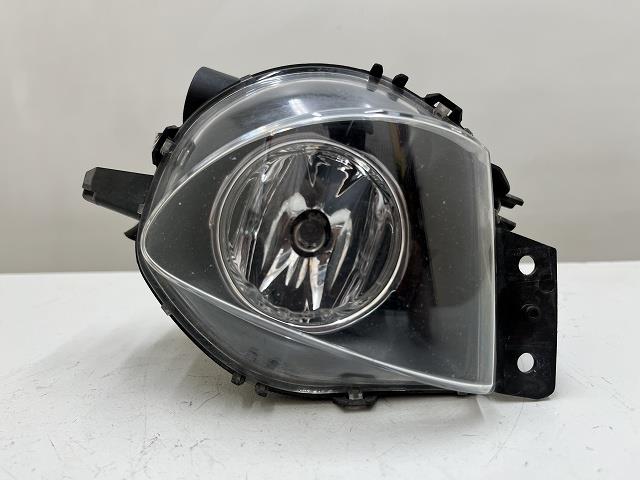 【中古】中古部品 BMW 3シリーズ VA20 右フォグランプ 【3310070100-000090744910850】