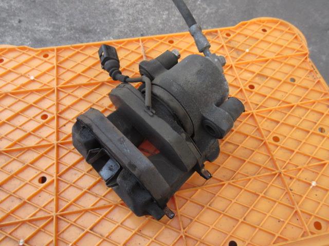【中古】中古部品 VW ゴルフ 1JAEH 左フロントキャリパー 【3310190100-001143670744360】