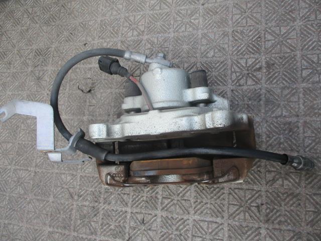 【中古】中古部品 VW ゴルフ 1KCAX 左フロントキャリパー 【3310190100-001399768844360】