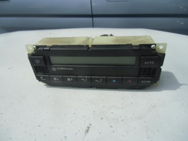 【中古】中古部品 VW ゴルフ 1JAGU A/Cスイッチパネル 【3310190100-001014450160900】