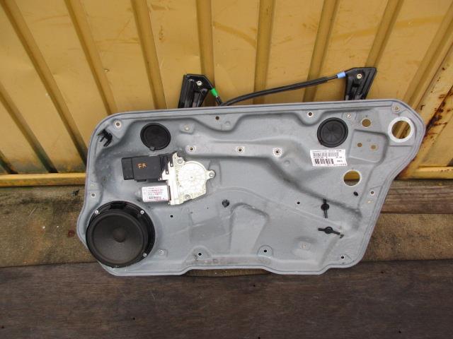 【中古】中古部品 VW ゴルフ 1JAEH 右フロントドアレギュレータ・モーター 【3310190100-001300307013120】