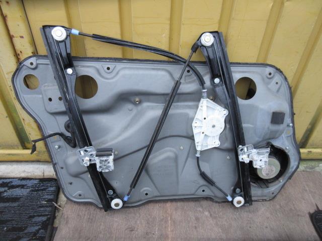 メーカー フォルクスワーゲン 車名 VW ゴルフ 型式類別 グレード 1600 ゴルフ 認定型式 GH-1JBFQ 車両タイプ 5ドアハッチバック 年式 H15/2 シフト 駆動 通称型式 エンジン型式 BFQ ミッション型式 アクスル型式 車体色 シルバー 車体色No トリム色No 走行距離(Km) メーカー純正品番 05074215 部品メーカー品番 保証 0ヶ月/0km 付加情報 PW　パネルセット 商品情報 ※純正番号およびモデル番号は参考としてください。※リビルト部品を購入される際のお願い【再生部品】と表示されているものをリビルト部品と呼んでいます。リビルト部品の場合には、交換時に取り外した部品をご返却していただく場合があります。詳しくはこちら※大物商品(ドア・ボンネット・バンパー等)は個人宅への配送ができない場合がございます。その場合、最寄りの配送業者支店止め等の対応となりますので、あらかじめご了承ください。 ページ上部へ【中古】中古部品 VW ゴルフ 1JBFQ 右フロントドアレギュレータ・モーター 【3310190100-001184656313120】