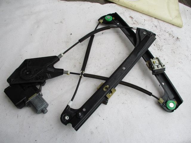 【中古】中古部品 VW ポロ 6RCBZ 右フロントドアレギュレータ・モーター 【3310190100-001542200213120】
