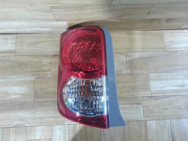 【中古】中古部品 カローラルミオン NZE151N 左テールランプ 【3310390100-230407002815600】