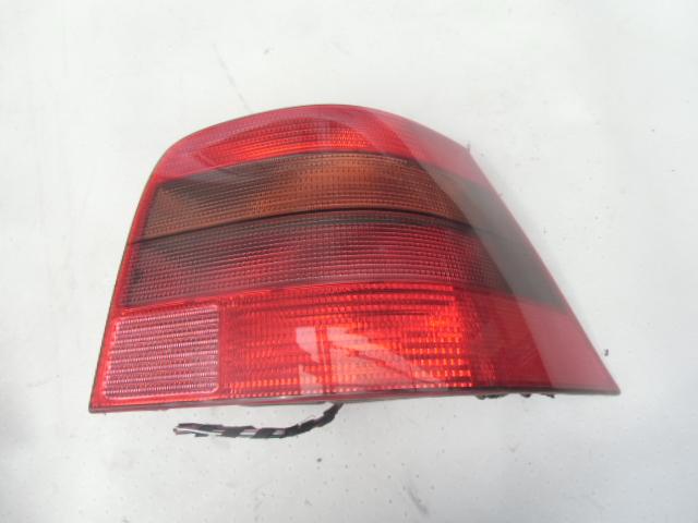【中古】中古部品 VW ゴルフ 1JAGU 右テールランプ 【3310190100-001014206615500】