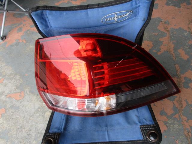 【中古】中古部品 VW ゴルフ 1KCAV 右テールランプ 【3310190100-001701908115500】