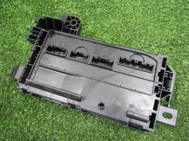 【中古】中古部品 ミライース LA350S ヒューズボックス 【3330200100-220173000067800】