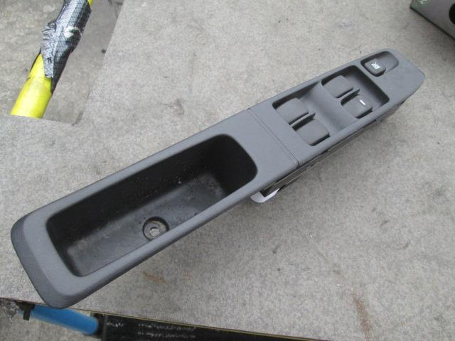 【中古】中古部品 トッポ H82A パワーウインドウスイッチ 【3310190100-001103541561900】