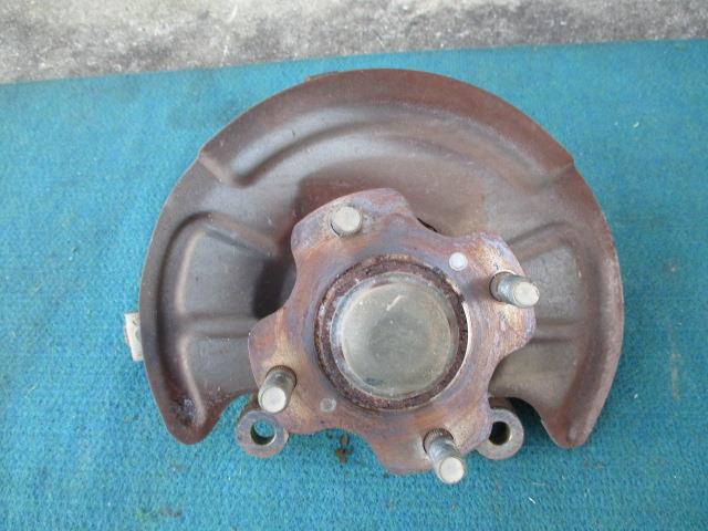 【中古】中古部品 エブリィ DA62V 右フロントナックルハブ 【3310190100-001576622644310】