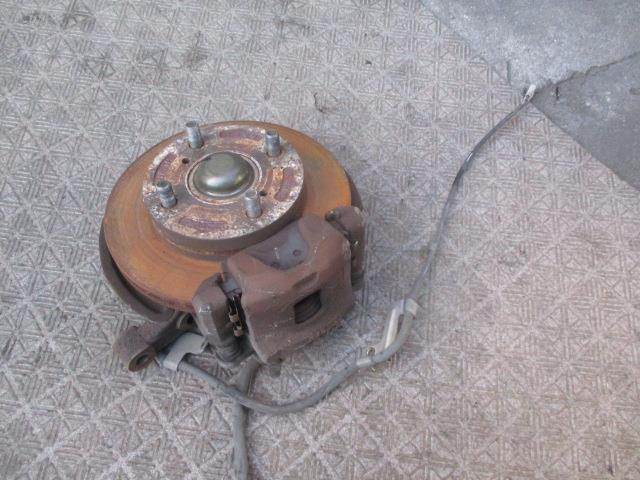 【中古】中古部品 エブリィ DA64W 右フロントナックルハブ 【3310190100-001396371144310】