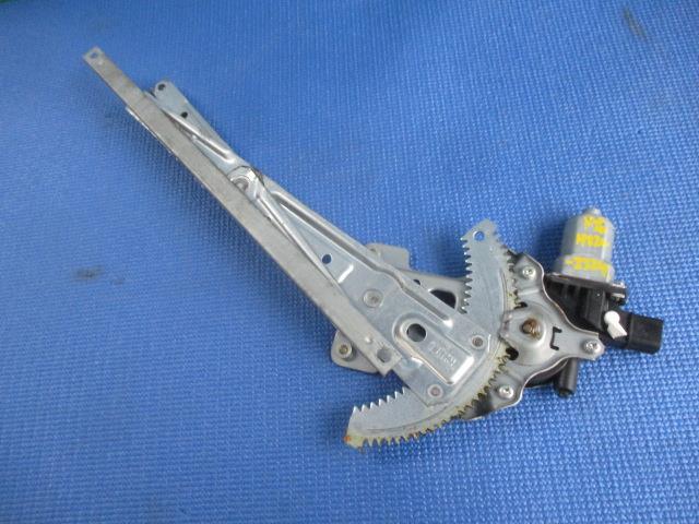 【中古】中古部品 eKワゴン H82W 右フロントドアレギュレータ・モーター 【3540020100-000005052113120】