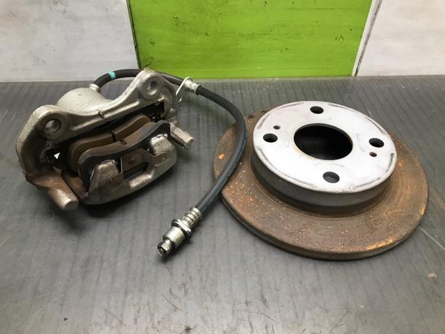 【中古】中古部品 プレオプラス LA350F 右フロントキャリパー 【3330530100-000005109044330】