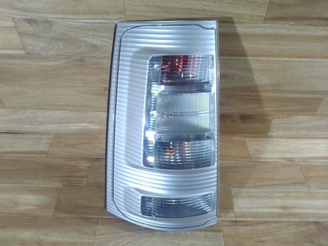 【中古】中古部品 シエンタ NCP81G 左テールランプ 【3310390100-230414001415600】