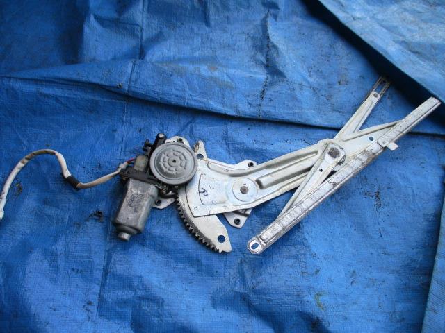 【中古】中古部品 セルボ CN22S 右フロントドアレギュレータ・モーター 【3310190100-001646525213120】
