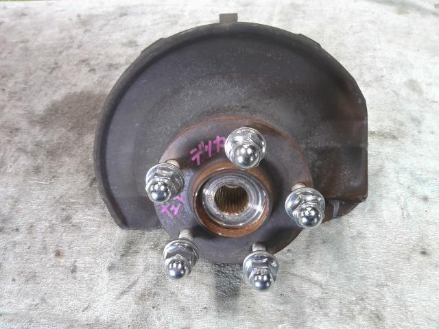 【中古】中古部品 デリカD5 CV5W 左フロントナックルハブ 【3310200100-000016048344340】