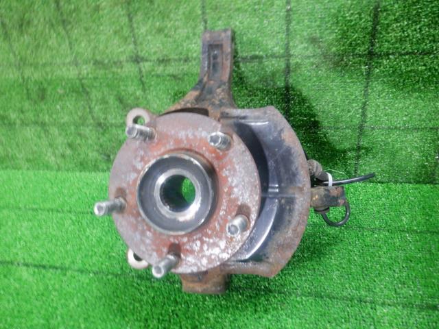 【中古】中古部品 セレナ NC25 左フロントナックルハブ 【3330420100-230531000244340】